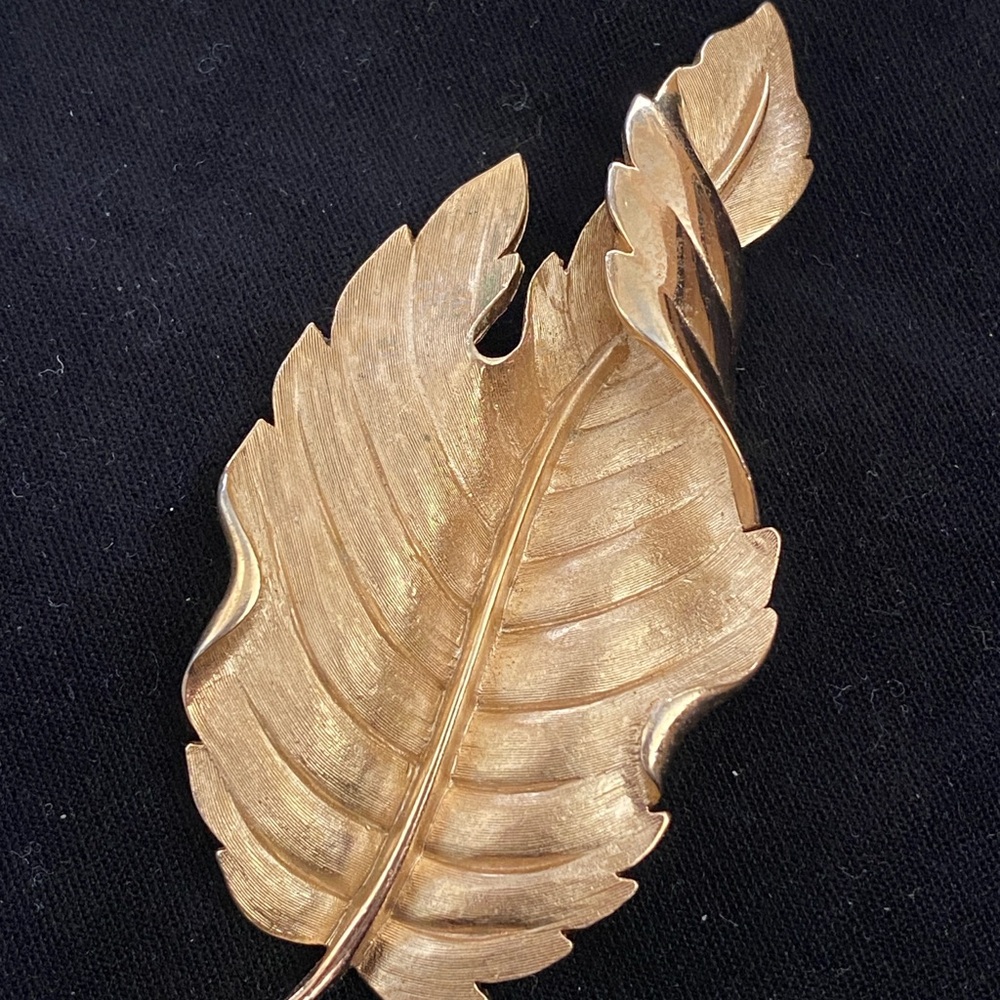 Classic Sophistication! Trifari Gold-Tone Brooch